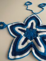 Stella – Top Étoile Fleur au Crochet Bleu – Fait main – Image 3