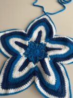 Stella – Top Étoile Fleur au Crochet Bleu – Fait main – Image 5