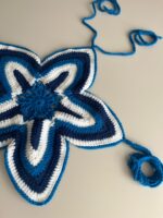 Stella – Top Étoile Fleur au Crochet Bleu – Fait main – Image 2