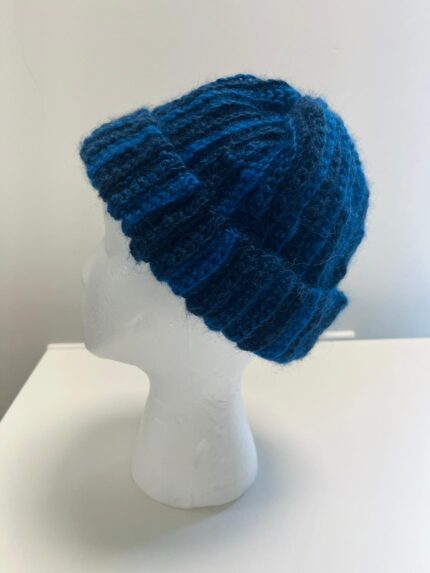 Bonnet crochet bleu Azur fait main en laine