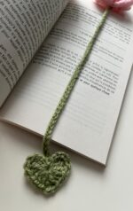 Rosalie – Marque-page Crochet Fleur Rose – Fait Main – Image 3
