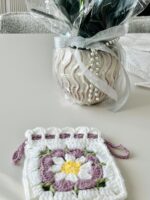 Pochette fleur au crochet – Marguerite – Collection Jardin de Douceur – Image 2