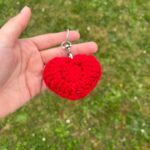 Porte-clés cœur rouge au crochet entièrement fait main avec attache pour clés