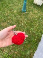 Amour – Porte-clés Cœur Rouge au Crochet – Fait Main – Image 3