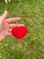 Porte-clés cœur rouge au crochet entièrement fait main avec attache pour clés