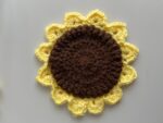 Cache-pot tournesol au crochet avec pétales jaunes et cœur brun Dessous de verre tournesol au crochet entièrement fait main Ensemble cache-pots et dessous de verre tournesol au crochet Décoration florale tournesol au crochet fabriquée en France