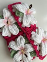 Lily – Pochette Fleurie au Crochet – Fait Main – Image 3