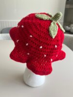 Berry – chapeau fraise crochet fait main – Image 2