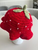 Berry – chapeau fraise crochet fait main – Image 3